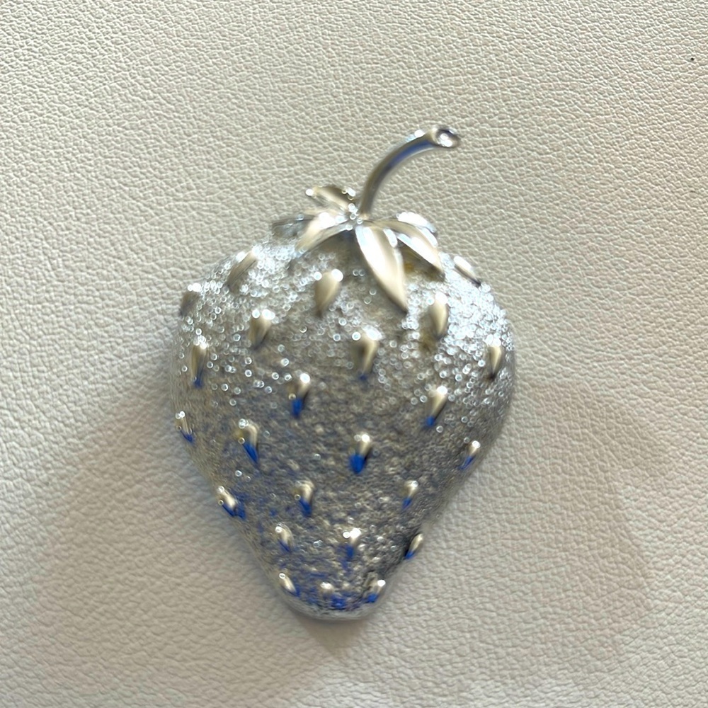 Sarah Coventry Silver Detailed Strawberry Brooch Pin